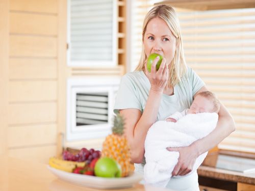 Hình minh họa: Ghi nhận rất nhiều trường hợp nuôi con bằng sữa mẹ ăn chay bé tăng trưởng đạt chỉ tiêu