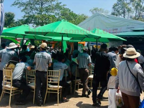 Top 10 mẫu dù che nắng ngoài chợ giá rẻ nhưng chất lượng cực phẩm tại Cty Thiên Lộc Phát 1 du che nang ngoai cho15