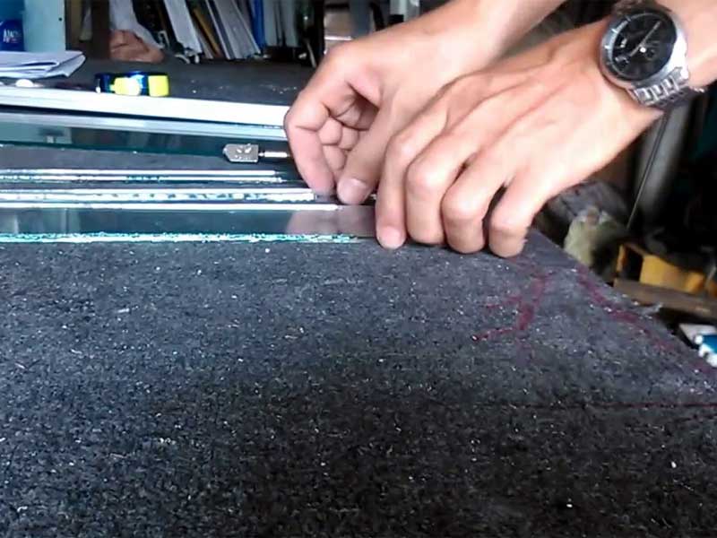 Thu nhập từ 15 triệu: Sự thật về việc có nên học nghề nhôm kính hay không? 4 Nghề nhôm kính cốt nếu tự kinh doanh thì tốn nhiều chi phí vốn liếng nhưng là một nghề có nhiều việc